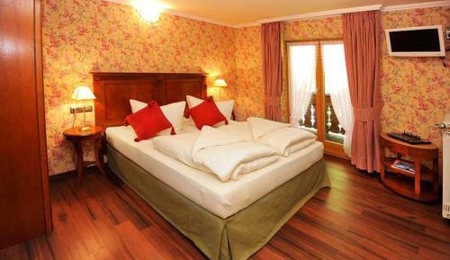 Single Room with Private Bathroom