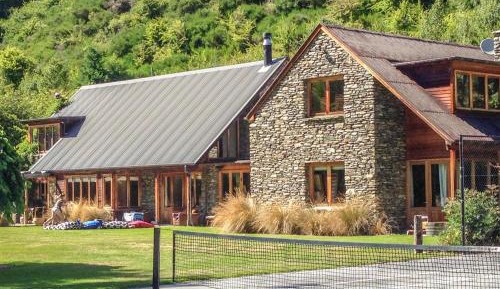 Seven-Bedroom Holiday Home