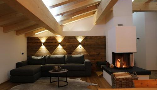 Apartment with Mountain View