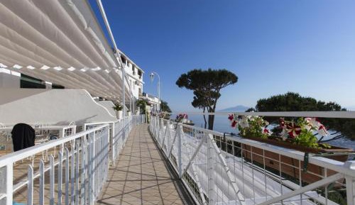 Studio with Balcony and Sea View (2 Adults)