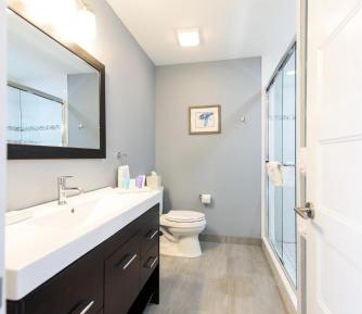 King Room with Marina View & Patio - Non-Smoking