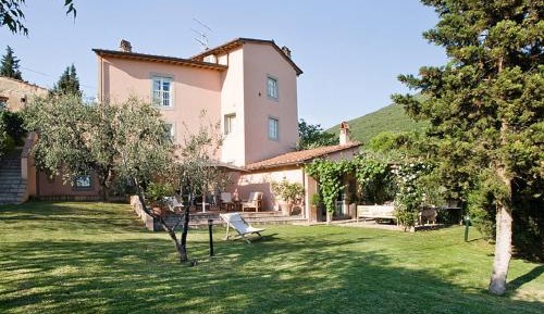 Apartment with Garden View