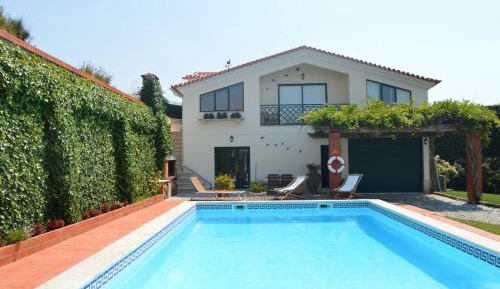 Apartment with Pool View 