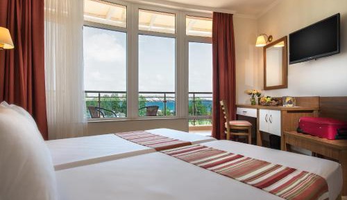 Family Suite (2 Adults + 2 Children) with Balcony