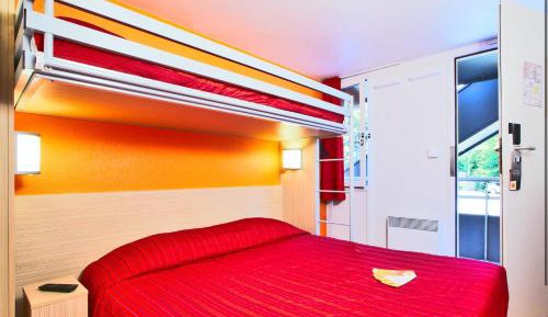 Triple Room (1 Double Bed + 1 Single Bed)