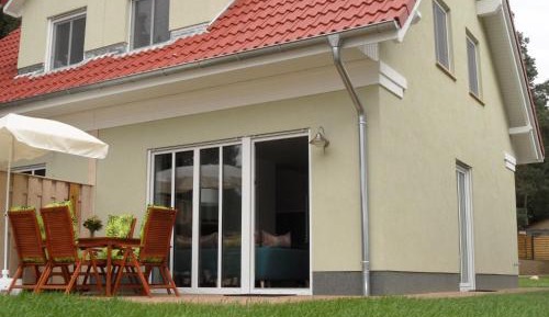 Three-Bedroom House with Terrace