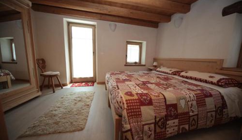 Two-Bedroom Apartment Ai Barfai