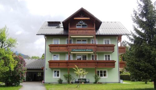 Apartment with Mountain View