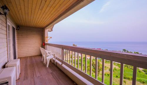 Deluxe Suite with Sea View