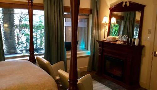 Deluxe Queen Suite