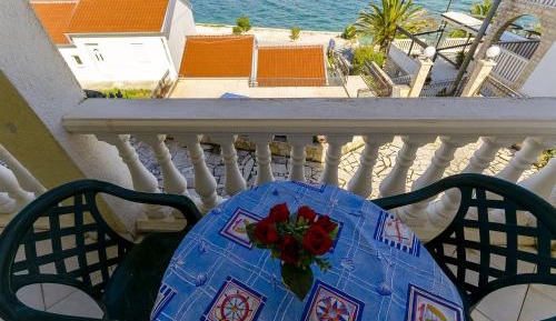 One-Bedroom Apartment with Sea View