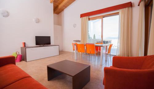 Two-Bedroom Apartment (7 Adults) - Split Level