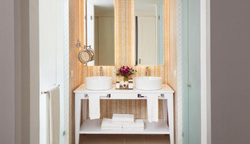 Beachfront Honeymoon Suite