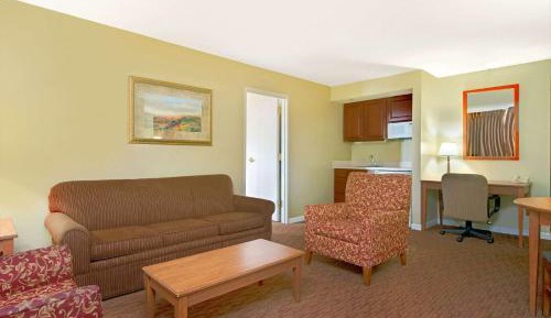 One-Bedroom King Suite - Non-Smoking