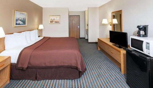 Queen Room with Bath Tub - Mobility Accessible/Non-Smoking