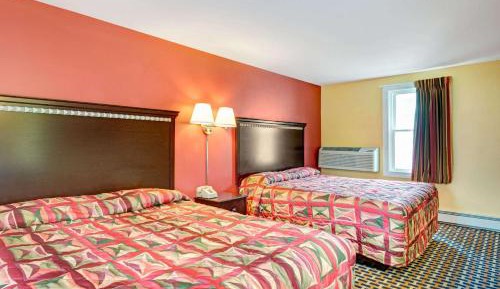Queen Room with Two Queen Beds - Non-Smoking
