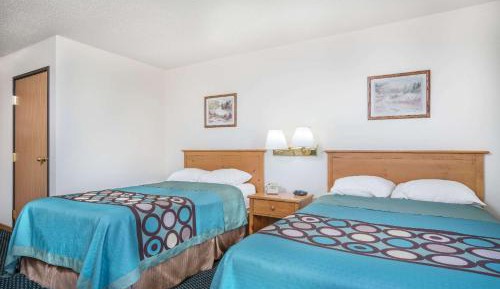 Family Room with Two Double Beds - Non-Smoking