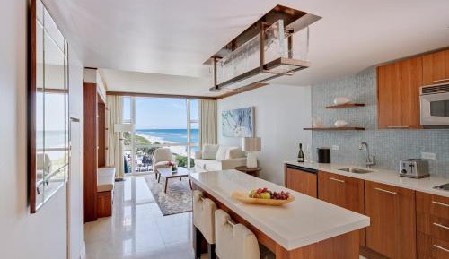 One-Bedroom Apartment King Bed with Ocean View