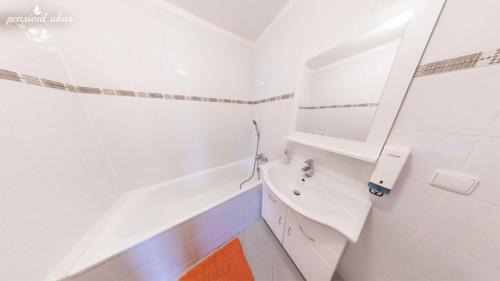 Comfort Triple Room with Bath #6