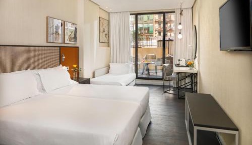 Grand Deluxe Triple Room with Terrace