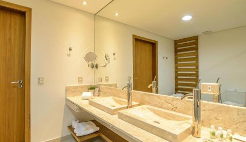 Suite with Mountain View