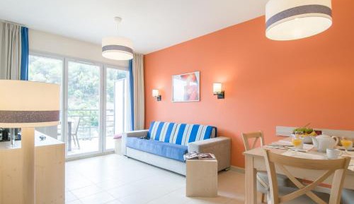 Two-Bedroom Apartment with Air Conditioning (6 People)