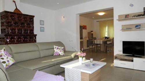 Apartment with Garden View