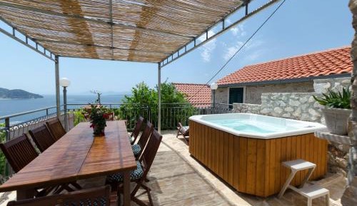 Four-Bedroom Holiday Home