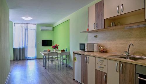 One-Bedroom Apartment with Balcony