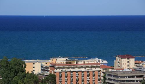 One-Bedroom Apartment with Balcony