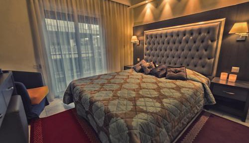 Deluxe Double Room with Side Sea View