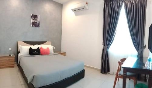 Deluxe Queen Room