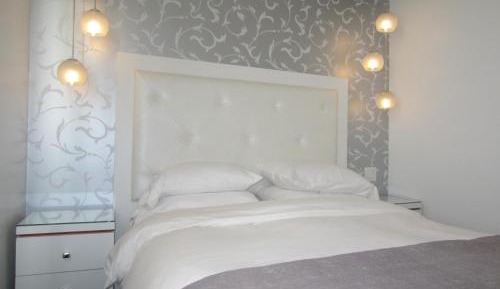 Deluxe Queen Room with City View