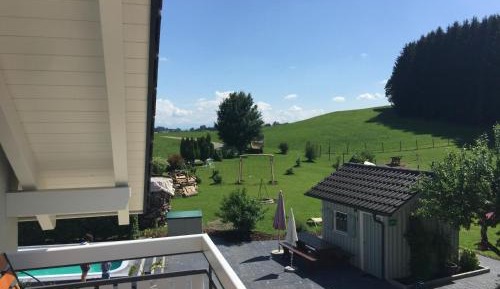 Apartment with Mountain View