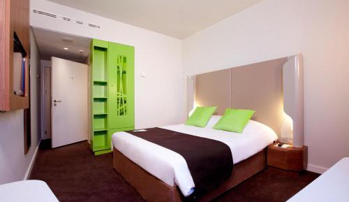 Standard Room - 1 Queen Bed