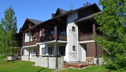 Apartment with Mountain View