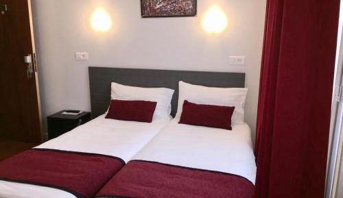 Twin Room with Air-Conditioning