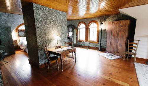 King Suite with Spa Bath