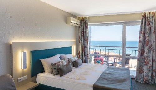 Twin or Double Standard Room (2 adults) – Free Beach Access.