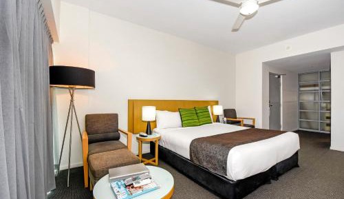 Hotel Room City View - Weekly Housekeeping