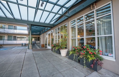 Goose Hollow Hotel | Park Lane Suites & Inn