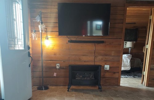 Paris Cabin | Cabin with laid back style and feel