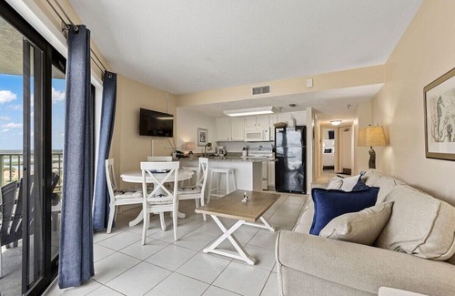 Daytona Beach Shores Condo | Seahorse Suite 907 at Sunglow Resort