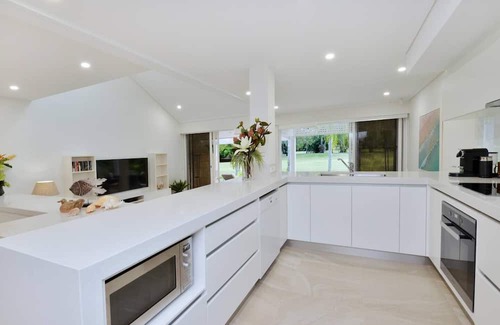 Port Douglas House | Fairway Vistas A Group Escape at Mirage Resort