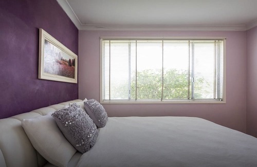 Cambridge Park House | Cosy Family Home With a Pool Kingswood Three Bedroom House