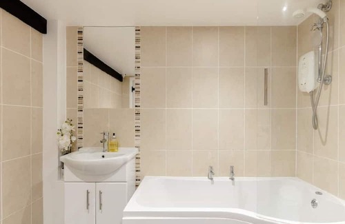 Mevagissey House | Stunning private villa for 6 guests with TV and pets allowed