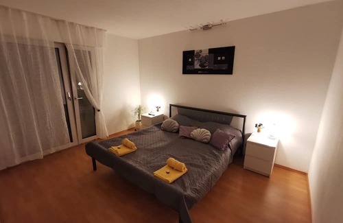 Bad Wilhelmshoehe Apartment | 3-zi. Erdgeschosswohnung,wilhelmshöher Alle,separater Eingang,terrasse,5min Tram