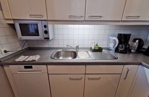 Bad Wilhelmshoehe Apartment | 3-zi. Erdgeschosswohnung,wilhelmshöher Alle,separater Eingang,terrasse,5min Tram
