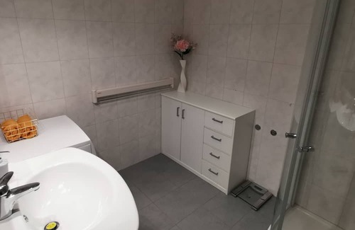 Bad Wilhelmshoehe Apartment | 3-zi. Erdgeschosswohnung,wilhelmshöher Alle,separater Eingang,terrasse,5min Tram
