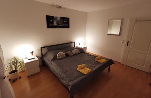 Bad Wilhelmshoehe Apartment | 3-zi. Erdgeschosswohnung,wilhelmshöher Alle,separater Eingang,terrasse,5min Tram
